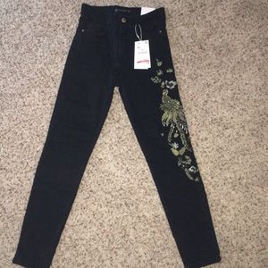 Skinny high waisted black jeans with gold design